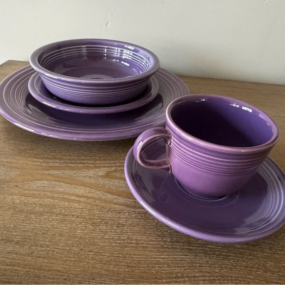 Vintage Fiesta Lilac Five Piece Dinnerware Set - Picture 14 of 15